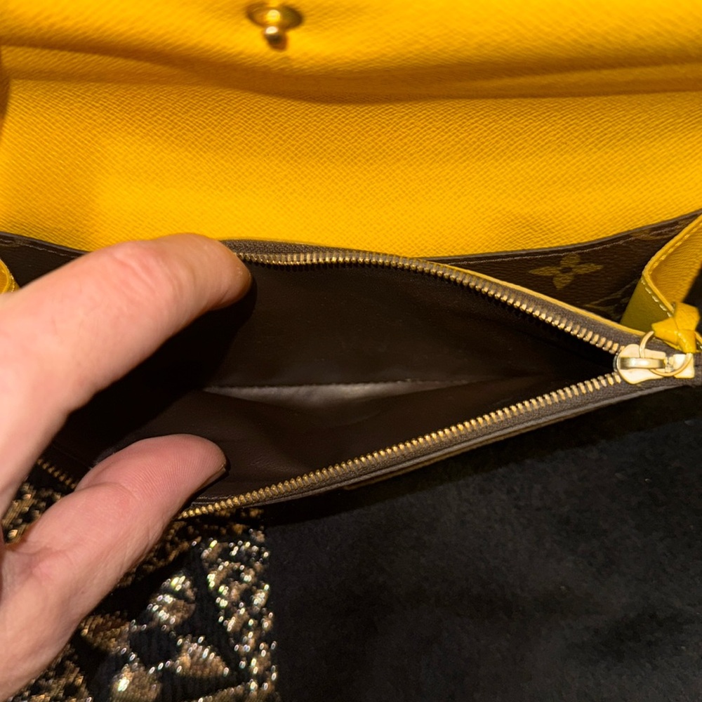 Women’s or Men’s Louis Vuitton Monogram Wallet with Yellow Guts inside Pristine - Picture 8 of 17
